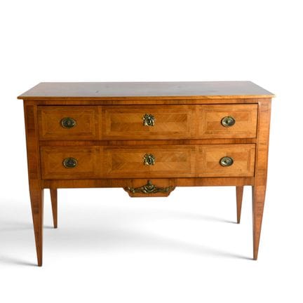 Commode droite en placage de bois précieux à décor