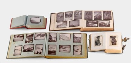 Sammlung alter Fotografien in vier Alben, darunter