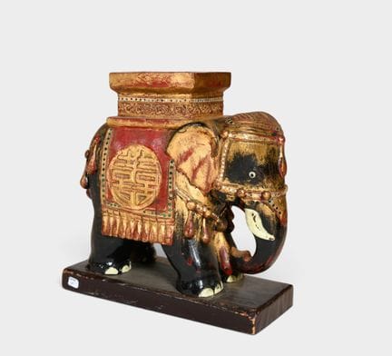 Sellette en bois sculpté représentant un éléphant
