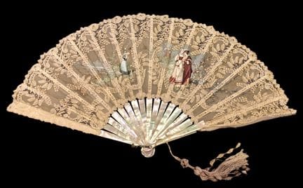 Éventail plié. Feuille en dentelle à l'aiguille à 