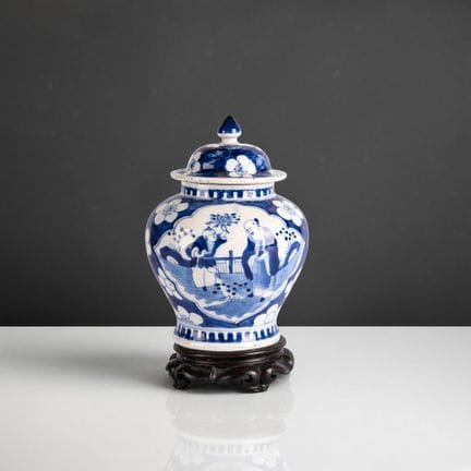CHINE
Pot à gingembre en porcelaine bleu et blanc 