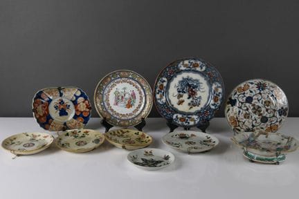 CHINE
Lot de 9 pièces en porcelaine comprenant :
-