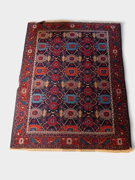 Hand-knotted wool rug featuring stylized floral mo