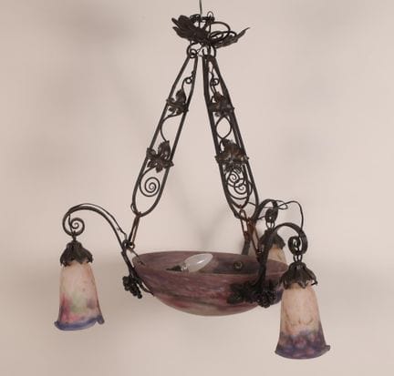 MÜLLER Frères à Lunéville. 
Lustre à vasque et tro