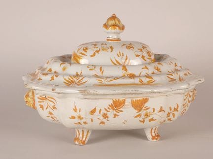 Manufacture de Moustiers, XVIIIe siècle
Soupière à