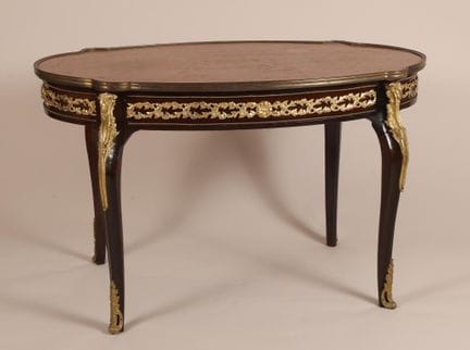 Table basse en acajou et placage d'acajou, à plate