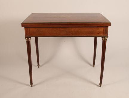 Table à jeux à plateau déployant en acajou, placag