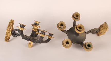 Paire d’appliques murales en bronze patiné noir et
