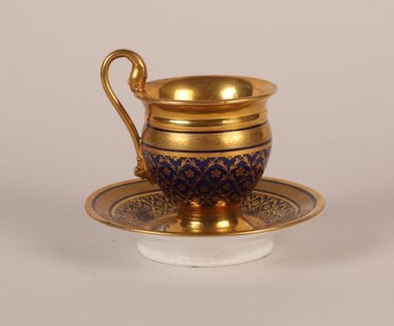 Paris 
Tasse et sa soucoupe en porcelaine à décor 