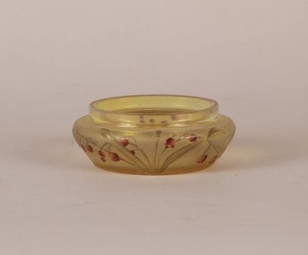 DAUM Nancy
Coupe en verre teinté jaune légèrement 
