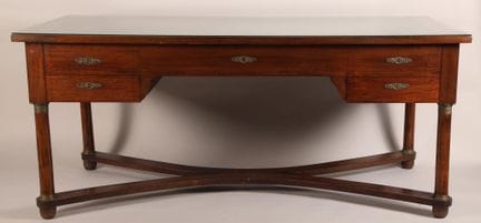 Bureau en acajou et placage d'acajou ouvrant par c