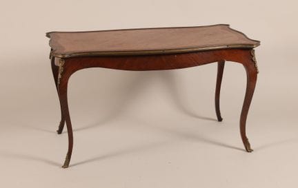 Table basse galbée toutes faces, en bois de placag