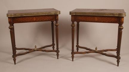 Suite de quatre tables à plateaux rectangulaires, 