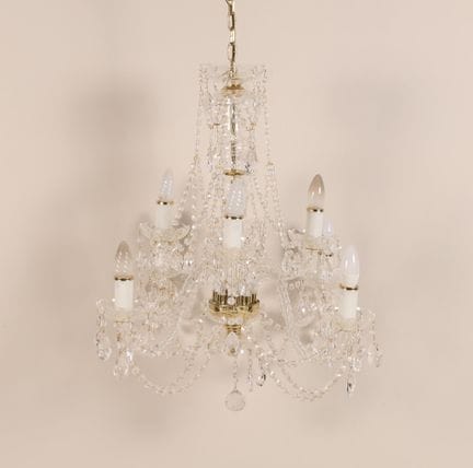Important lustre en cristal taillé à huit bras de 
