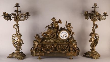 Garniture de cheminée en bronze ciselé et doré com