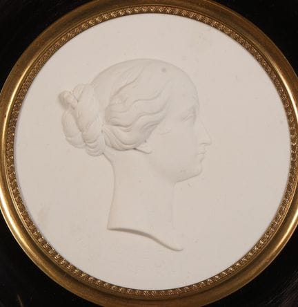 Médaillon en biscuit de porcelaine moulée, représe