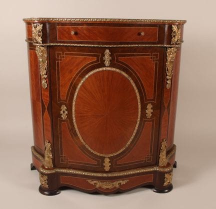 Cabinet à hauteur d'appui  en bois de placage et m