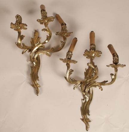 Paire d’appliques à trois bras de lumière de style