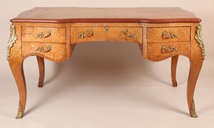 Bureau plat de forme galbée, en bois de placage ma