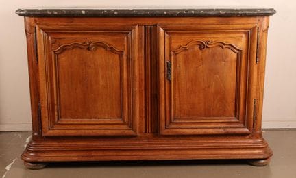 Buffet de chasse en chêne clair mouluré et sculpté