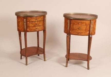 Paire de table d'appoint de forme rognon, en bois 