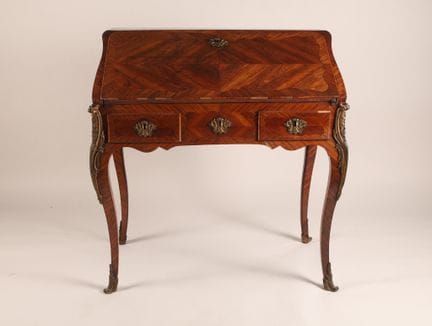 Bureau de pente de forme mouvementée en placage de