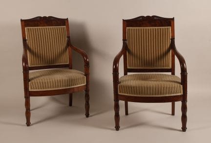 Paire de fauteuils à dossier plat en acajou et pla