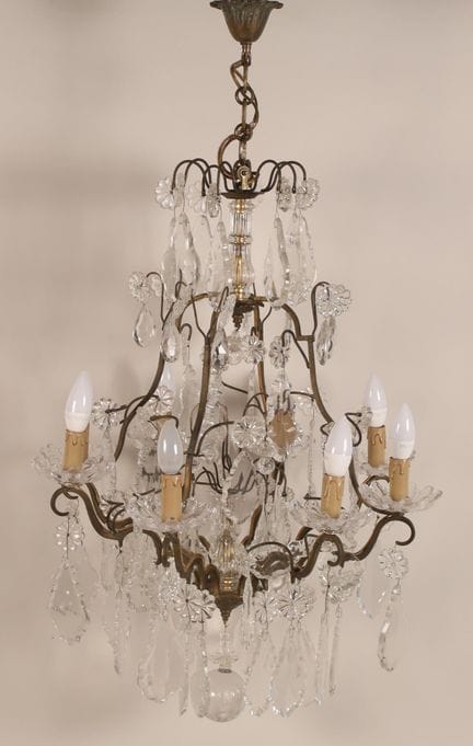 Important lustre cage à huit bras de lumières. La 