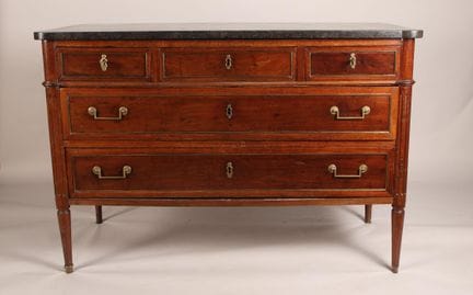 Commode rectangulaire en bois fruitier teinté et f