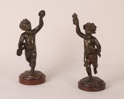 D'après CLODION (1738-1814) 
Paire d'amours au tri