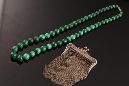Collier perles de malachite en chute, fermoir en l