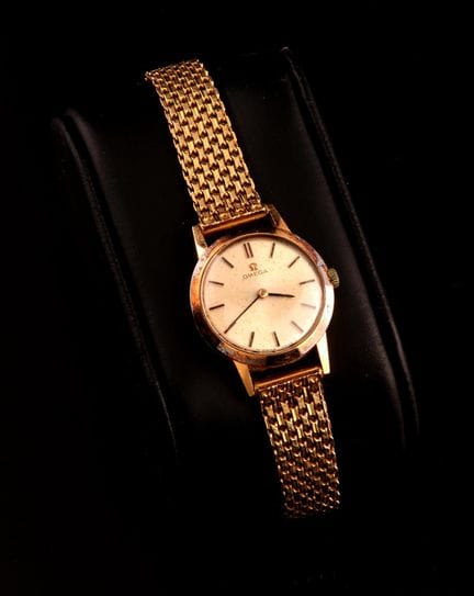 Women's wristwatch with an 18-karat yellow gold (7