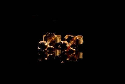 Paire de puces d'oreilles en or jaune 18 carats (7
