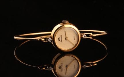 Women's wristwatch with a bangle bracelet, in 18-k