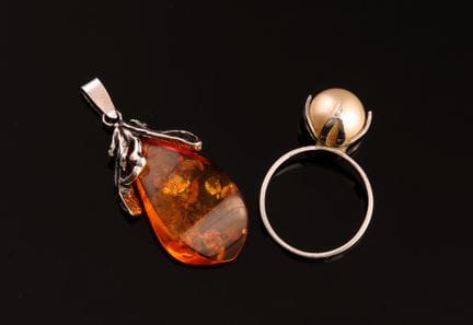 -Teardrop-shaped pendant with a silver setting fea