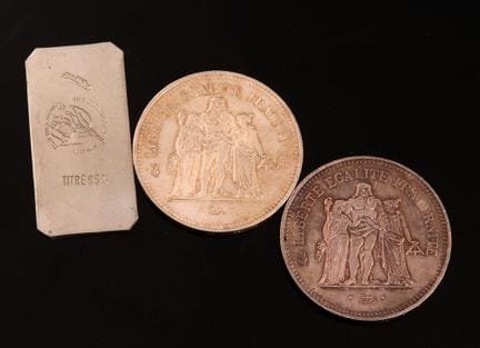 Deux pièces en argent Hercule 50 francs. 
Et une p