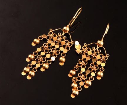 Pair of 18-karat yellow gold (750) earrings with a