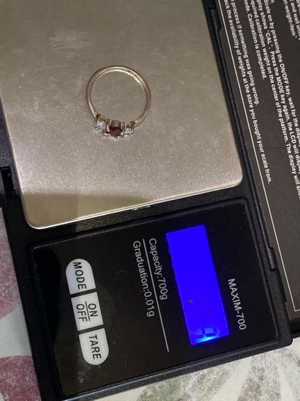Bague en argent 800 sertie d'une pierre rouge et d