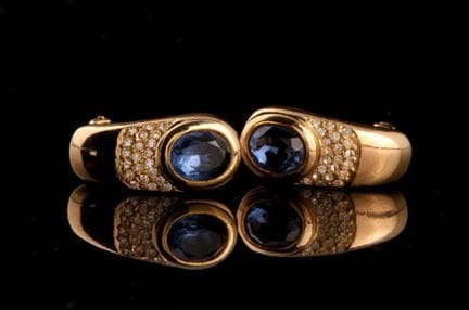 Paire de clips d'oreilles en métal doré et pavage 