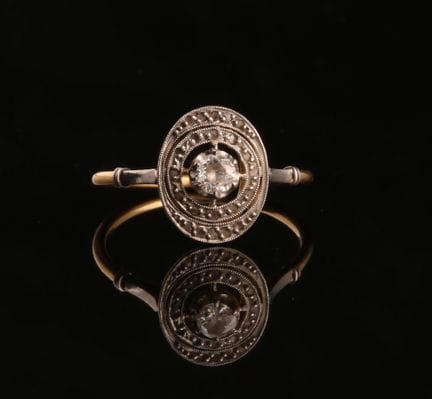 Two-tone gold engagement ring with an openwork set