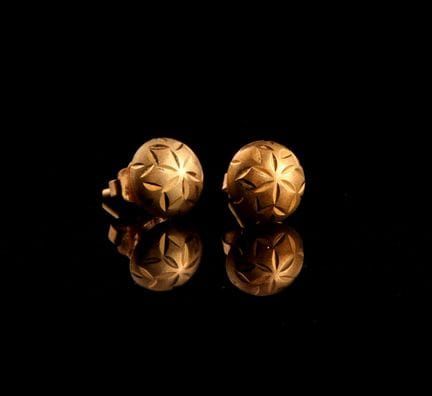 Paire de puces d'oreilles en or jaune 18 carats (7