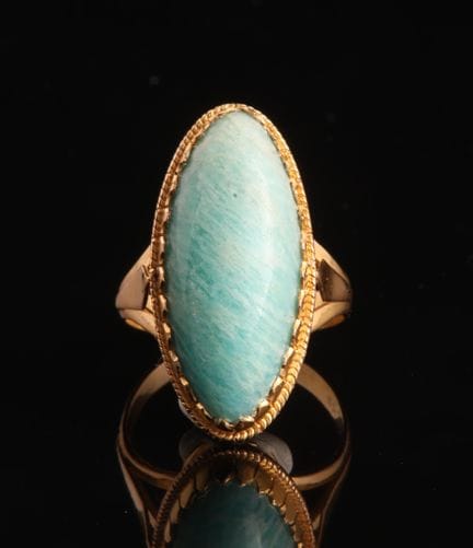 18-karat yellow gold ring (750 parts per thousand)