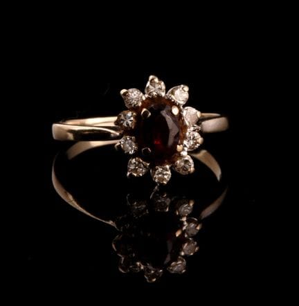 Bague Pompadour en or rhodié 18 carats (750 milliè