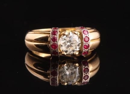 18K (750 thousandths) yellow gold band ring, cente
