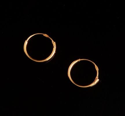 Paire de boucles d'oreilles créoles en or jaunes 1