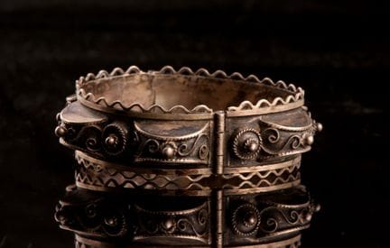 Bracelet jonc en argent et  laiton argenté à décor