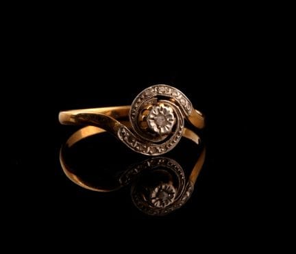 Bague tourbillon en or 18 carats (750 millièmes), 