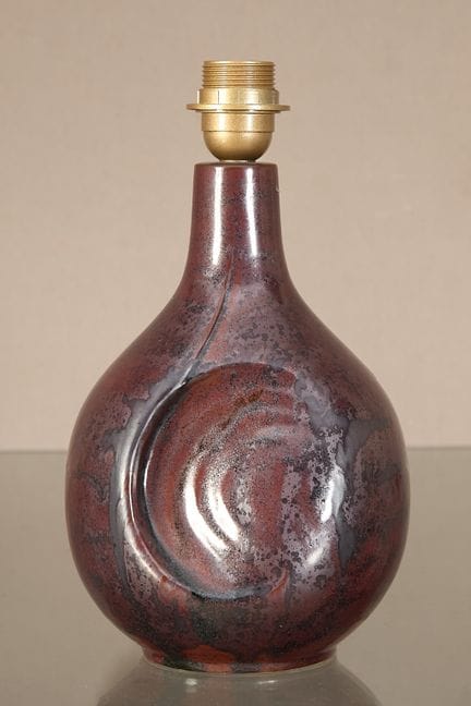 Désirée Stentoj (nacida en 1935)
Pie de lámpara, c