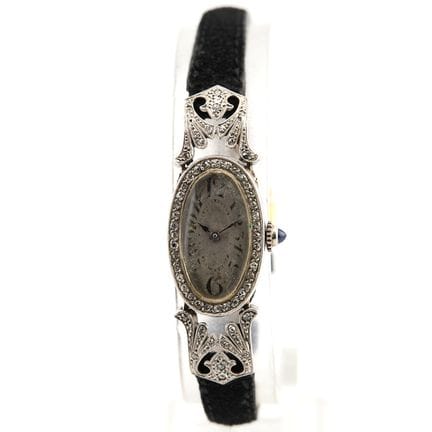 Opera francese
Elegante orologio da donna. Cassa o