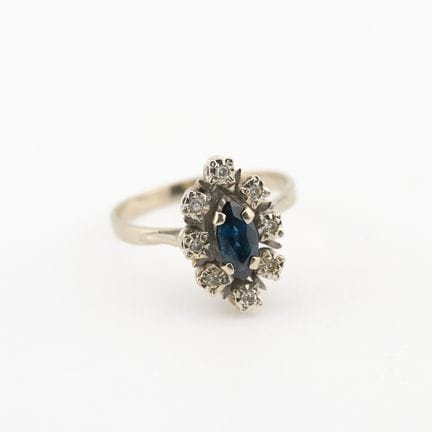 Anello in oro bianco 18 K (750‰) impreziosito da u